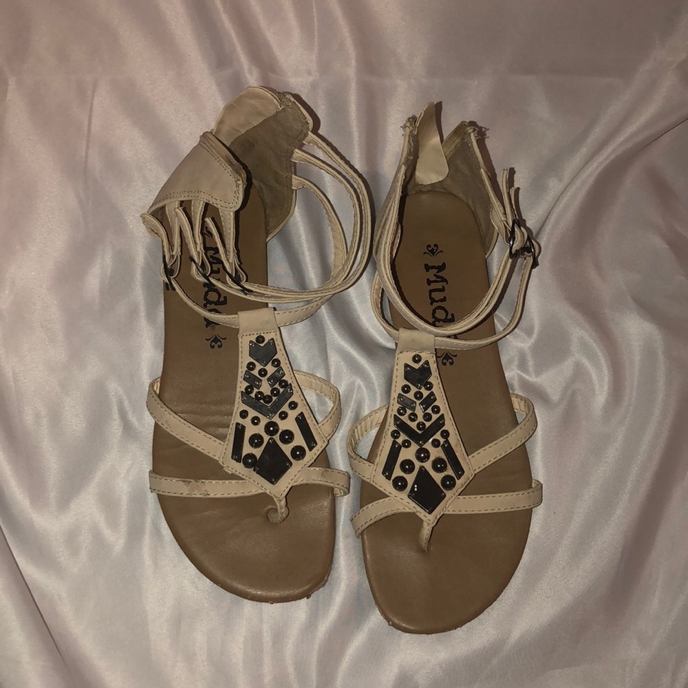 Mudd flats cram with black jewels